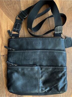 Roots Black Leather Messenger Crossbody Bag see description on flaws.
